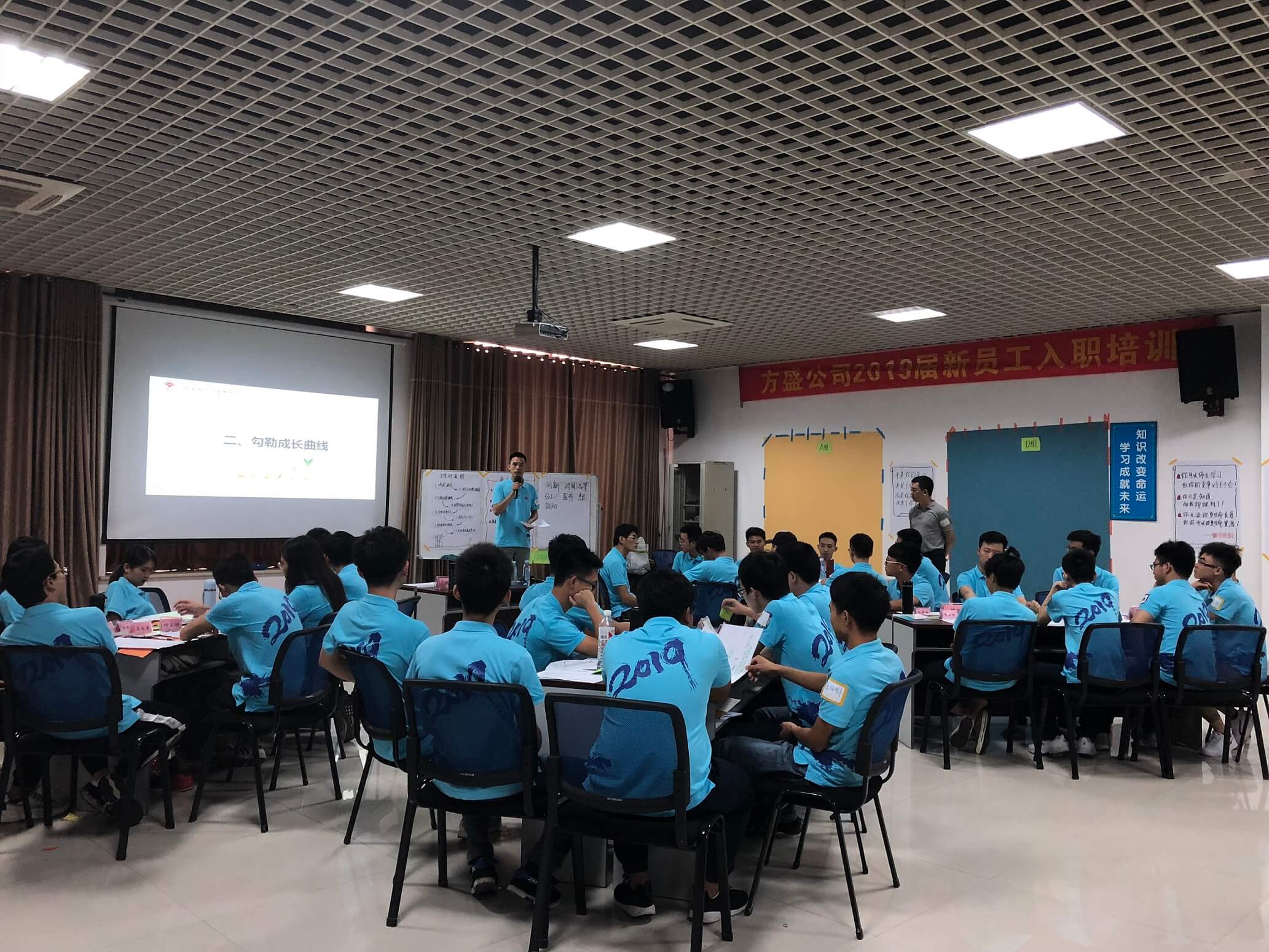 發(fā)掘內(nèi)心引力，助推職業(yè)起跑 - 副本 (1).jpg